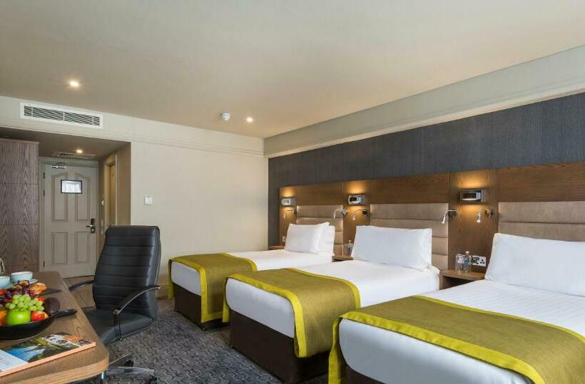 스탠다드 트리플 룸, Bonnington Hotel & Leisure Centre