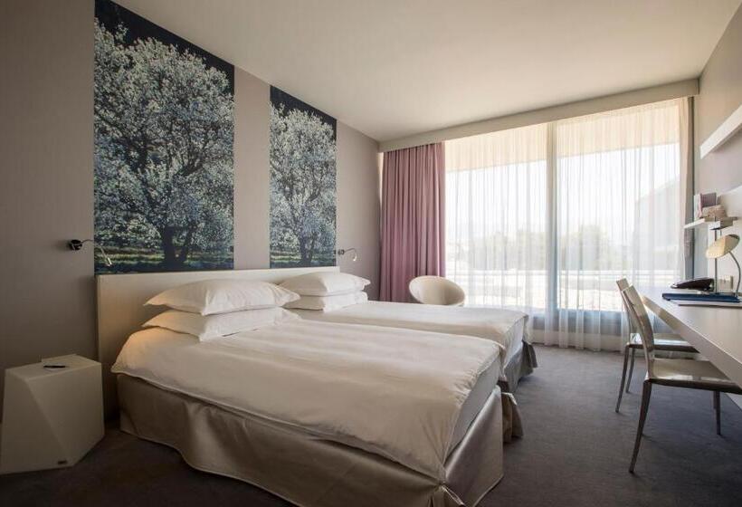 Номер Superior Вид на Город, Radisson Blu Resort & Spa