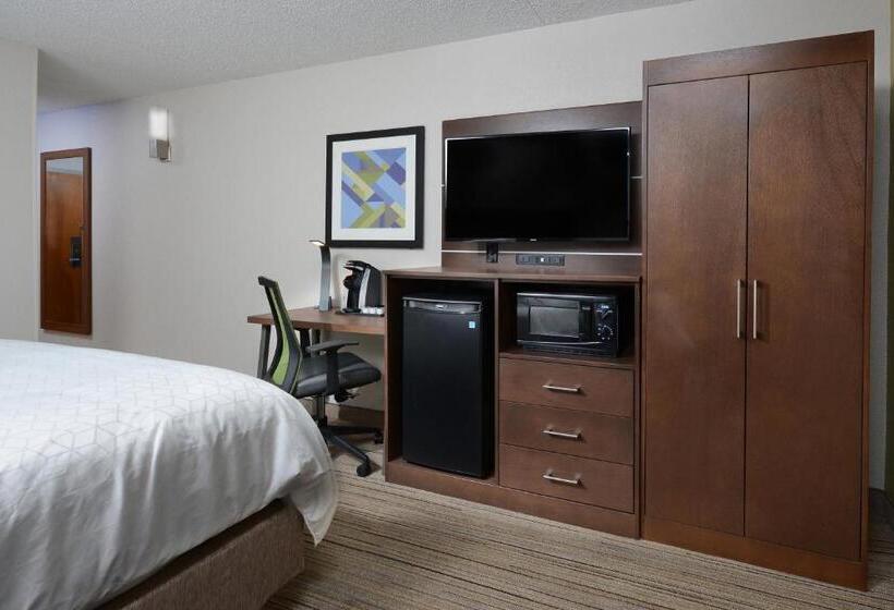 适合残疾人士使用的带超级大床的标准间, Holiday Inn Express Danville, An Ihg