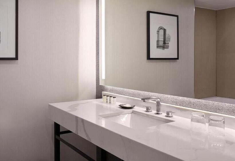 Номер Superior Кровать Кинг, Sheraton Parkway Toronto North Hotel & Suites
