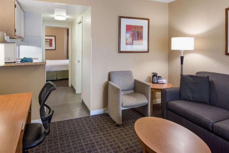 带大床的套房, Surestay Hotel By Best Western North Vancouver Capilano