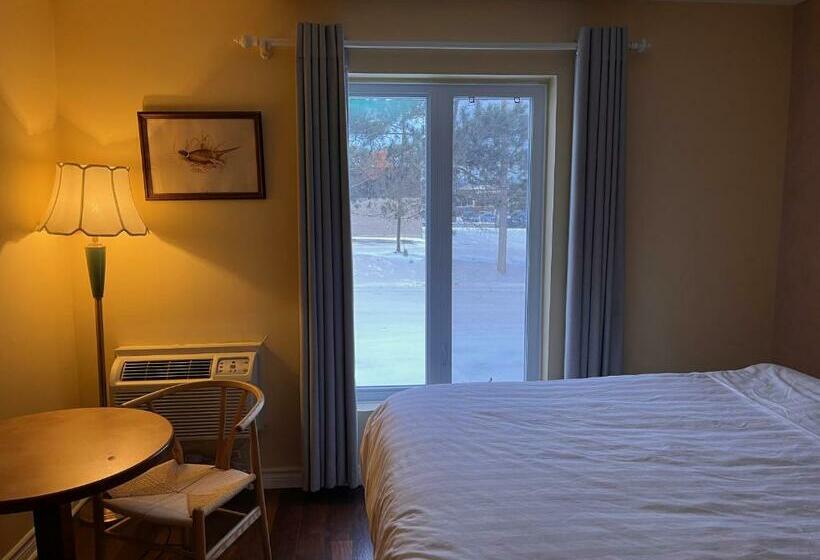 Номер Deluxe, Cowansville