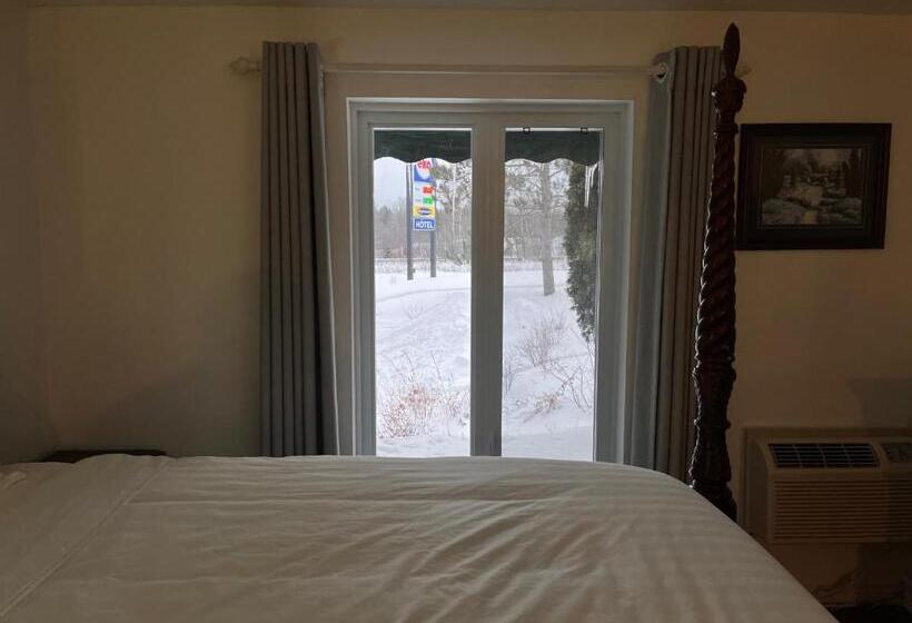 Номер Deluxe, Cowansville
