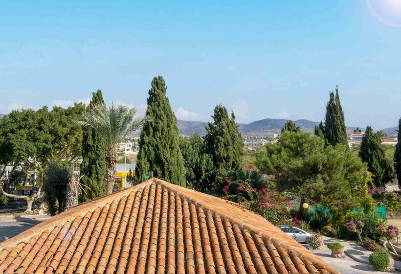 חדר סטנדרט נוף להרים, Coral Beach Hotel & Resort Cyprus