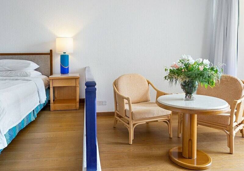 Полулюкс, Coral Beach Hotel & Resort Cyprus
