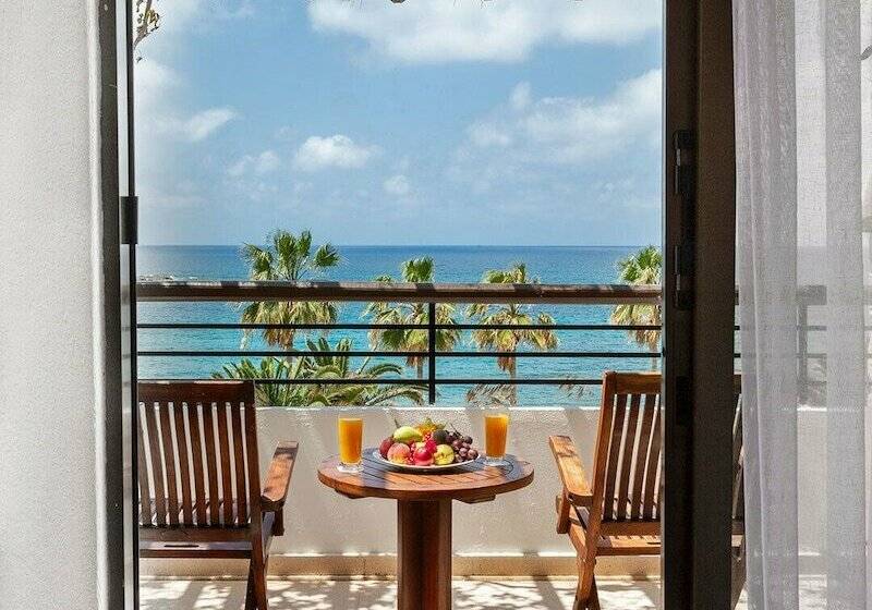 Номер Superior Вид на Море, Coral Beach Hotel & Resort Cyprus