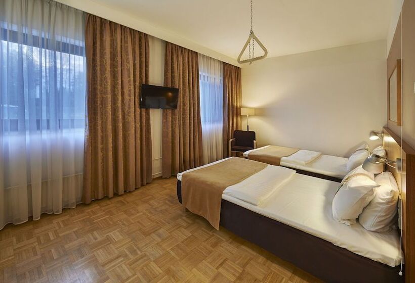 Номер Стандарт Адаптированный для Инвалидов, Holiday Inn Helsinki Vantaa Airport, An Ihg