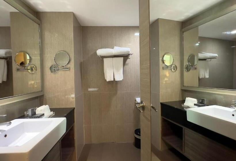 سوئیت اجرایی با تخت کینگ, Ramada By Wyndham Bangkok Sukhumvit 11