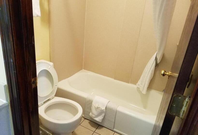 Номер Стандарт 2 Двуспальные Кровати, Days Inn By Wyndham Jacksonville Nc