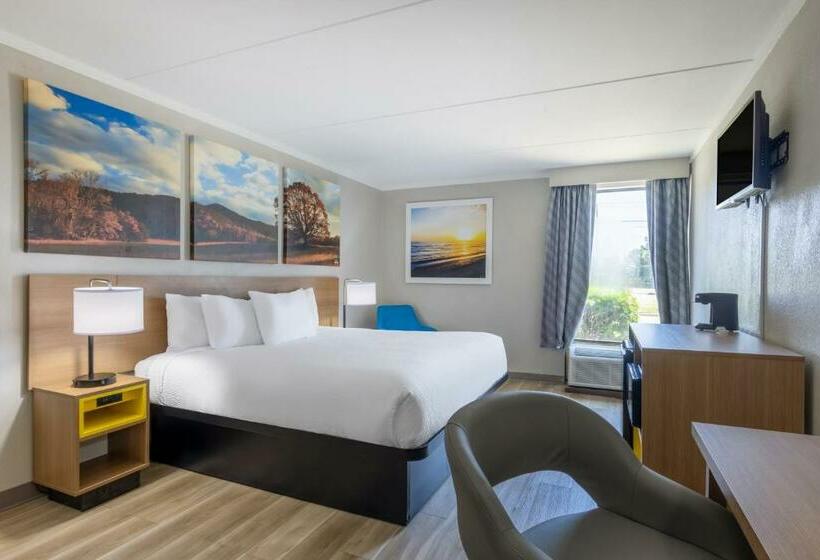Стандартный Номер Кровать Кинг, Days Inn & Suites By Wyndham Fort Bragg/cross Creek Mall