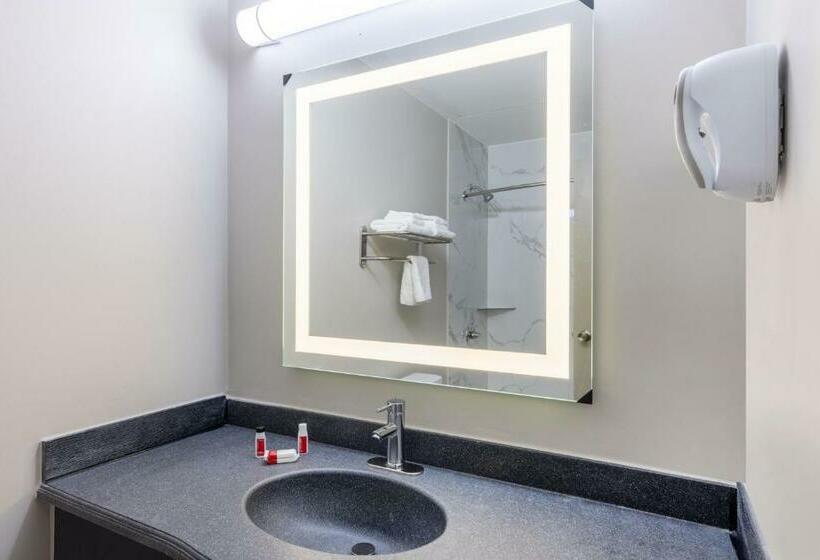 Стандартный Номер Кровать Кинг, Days Inn & Suites By Wyndham Fort Bragg/cross Creek Mall