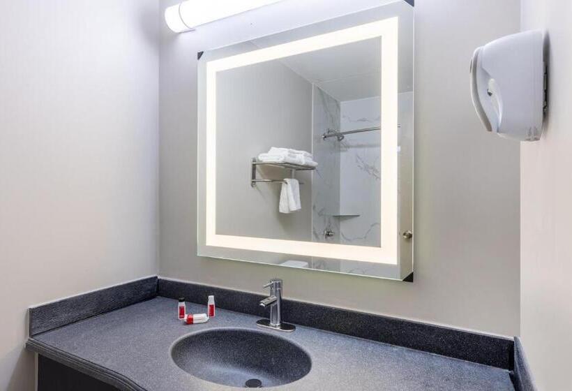 Номер Стандарт, Days Inn & Suites By Wyndham Fort Bragg/cross Creek Mall