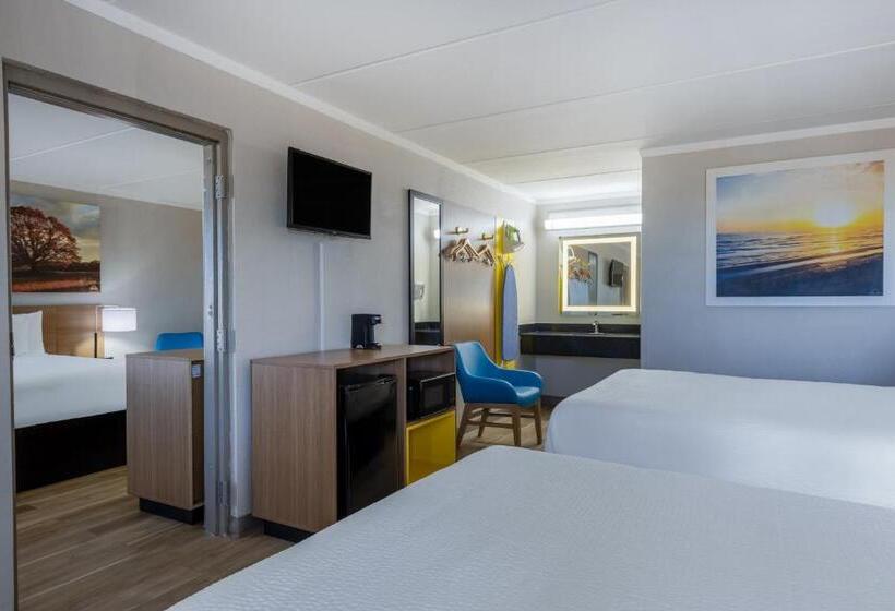 Люкс Кровать Кинг, Days Inn & Suites By Wyndham Fort Bragg/cross Creek Mall