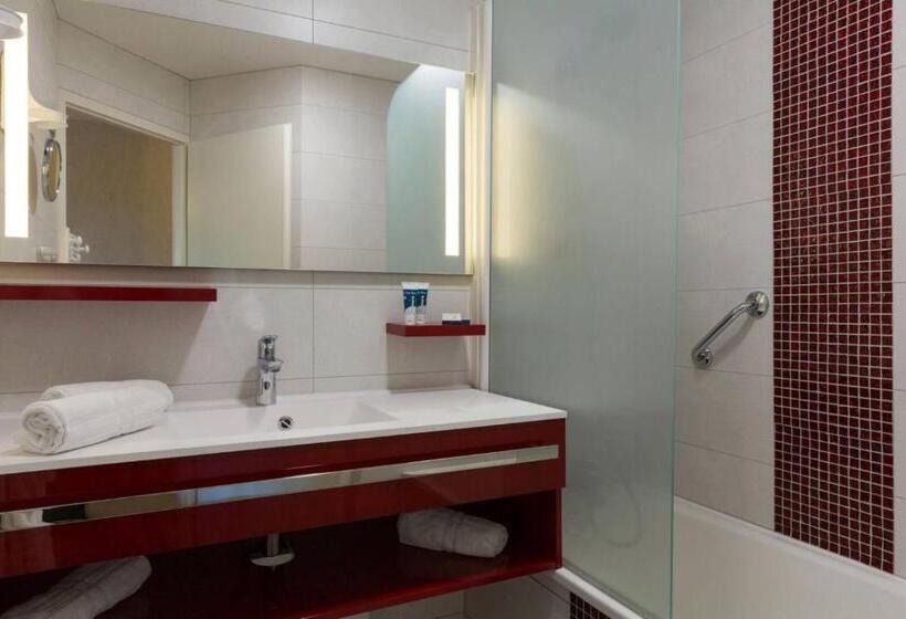 اتاق استاندارد سه نفره, Logis Hotel Arc En Ciel