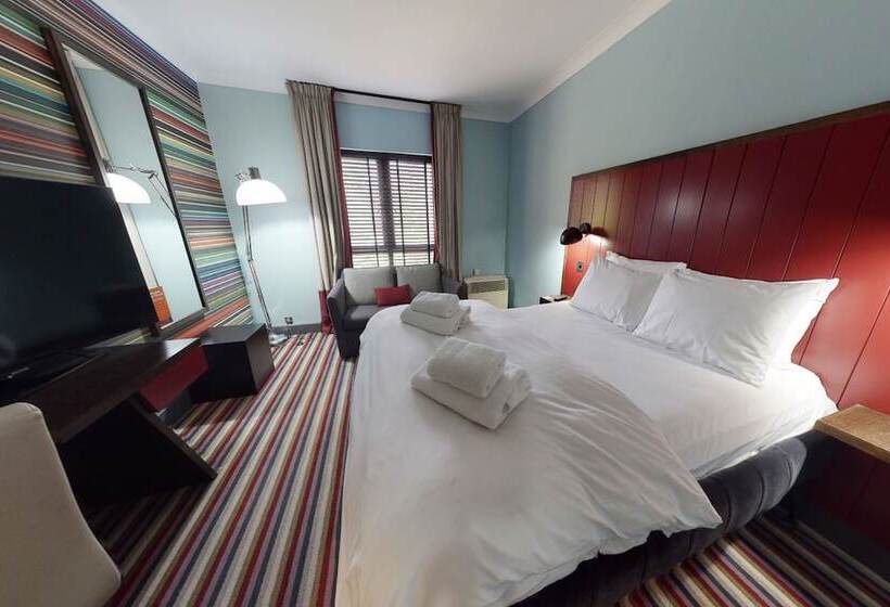 اتاق استاندارد, Village Hotel Swindon