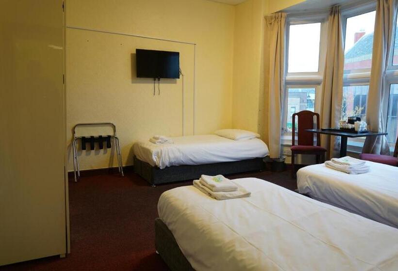 Номер Стандарт Трехместный, Royal Hotel Kettering