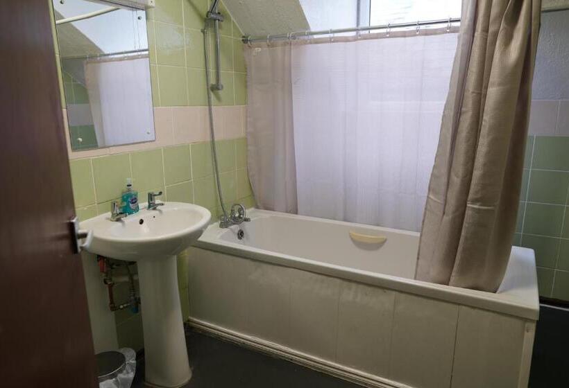 Четырехместный Номер Стандарт, Royal Hotel Kettering