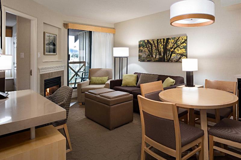 스위트 킹사이즈 침대, Delta Hotels By Marriott Whistler Village Suites