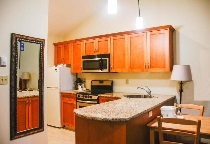 Люкс Deluxe Кровать Кинг, Stony Plain Inn & Suites