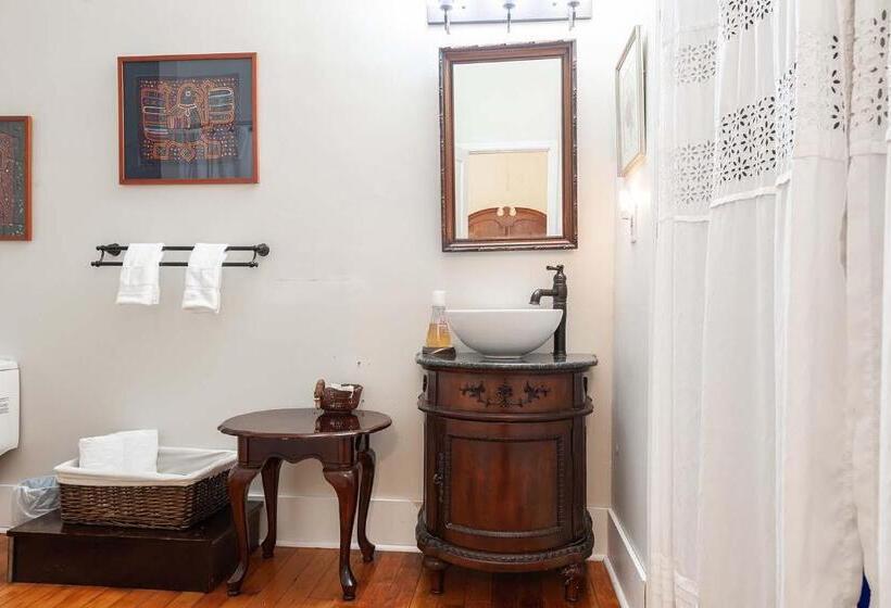 Deluxe Suite King Bed, Stone Maiden Inn