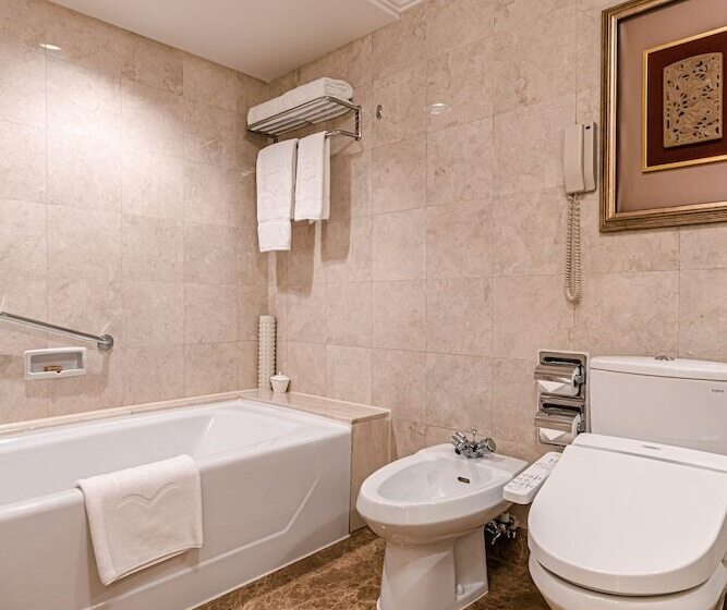 Президентский Люкс, Shangri La Wuhan,close To The Mixc With Three Subway Lines