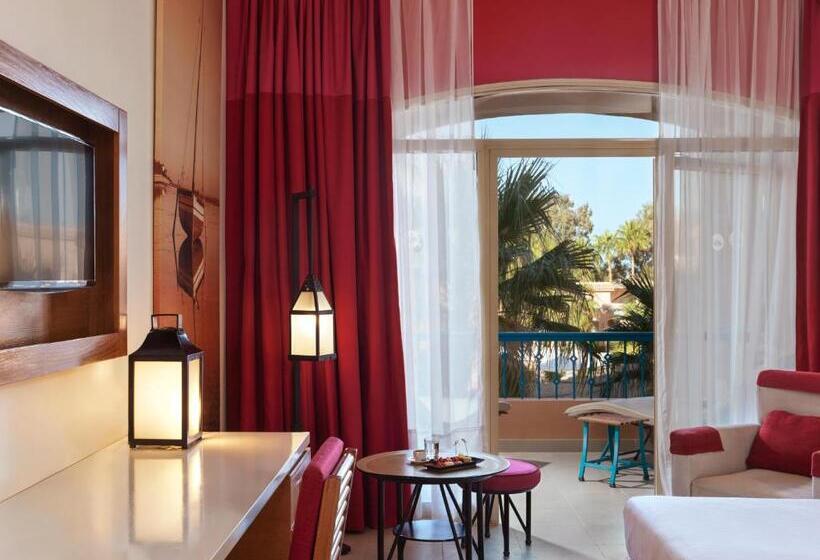 چشم‌انداز استخر اتاق کلوب, Club Paradisio El Gouna Red Sea