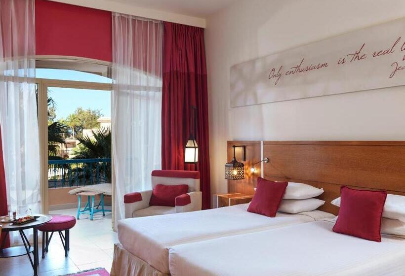 چشم‌انداز استخر اتاق کلوب, Club Paradisio El Gouna Red Sea