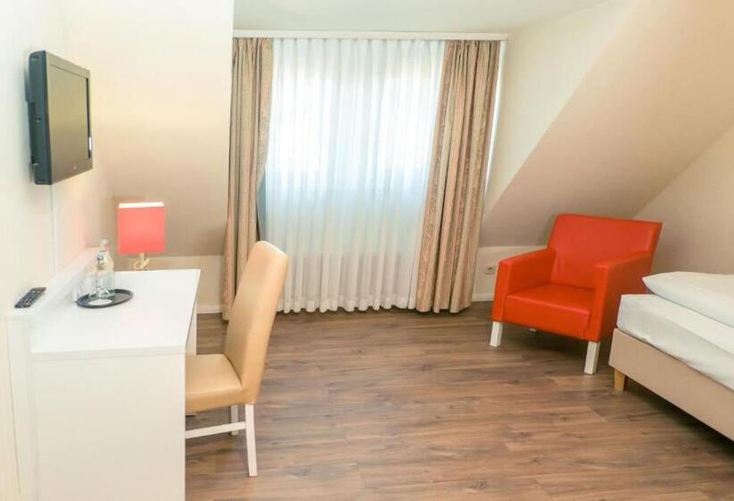 Номер Стандарт Двуспальная Кровать, Stuttgart Sindelfingen City By Tulip Inn