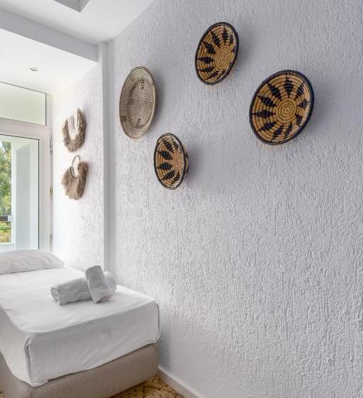 Deluxe Suite Sea View, Arco Beach