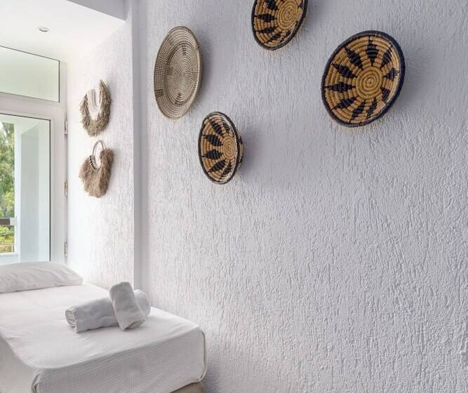Deluxe Suite Sea View, Arco Beach