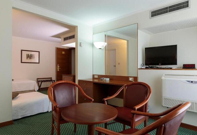 4인용 스탠다드 룸, Best Western Plus Hotel Plaza