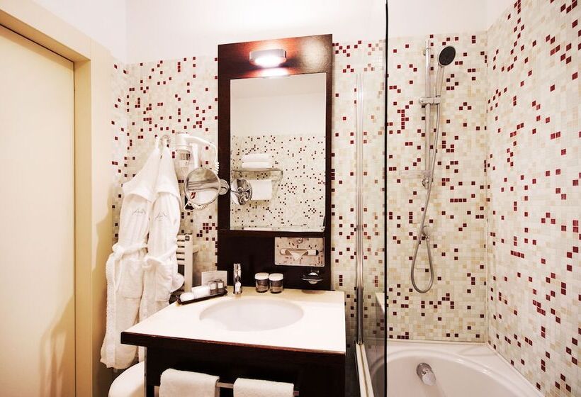 اتاق سوپریور سه تخته, Art Hotel Navigli