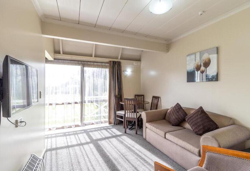 Семейные Апартаменты 3 Спальни, Admirals Motor Inn