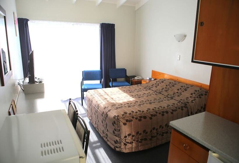 Студия Стандарт, Motel Six