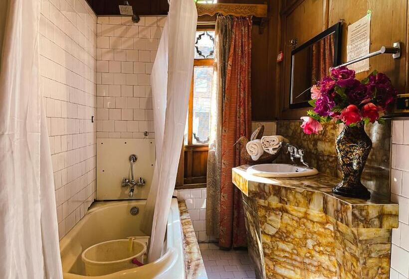 اتاق لوکس, The Heritage Gemini Group Of Houseboat