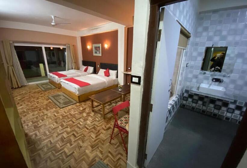 四人豪华间, Hidden Gem Residency