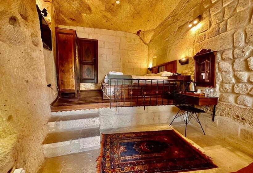Номер Deluxe, Harkasos Cave