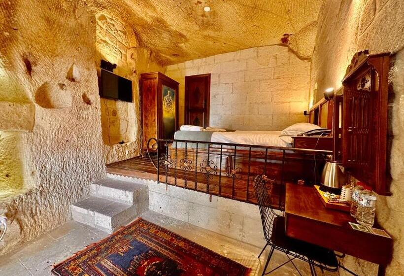 Номер Deluxe, Harkasos Cave