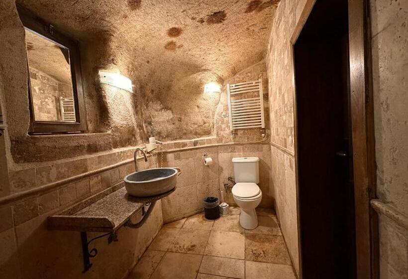 Номер Deluxe, Harkasos Cave