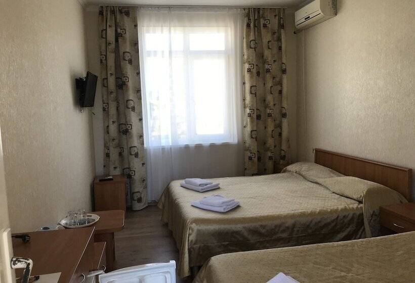 Quarto Triplo Estandar com Sacada, Guest House Na Tsvetochnoy