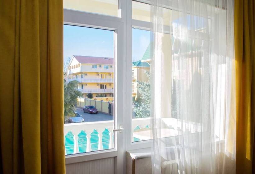 Quarto Familiar, Guest House Na Tsvetochnoy