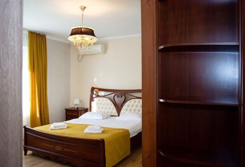 Quarto Familiar, Guest House Na Tsvetochnoy