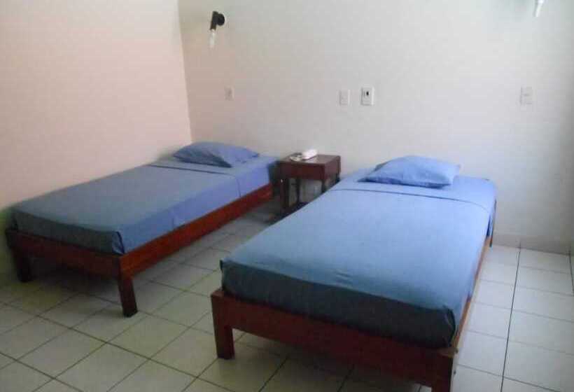 Номер Стандарт Трехместный, Hostal Jhuliana