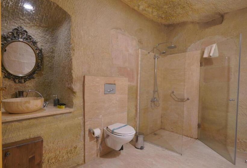 سوییت خانوادگی, Salkım Cave House