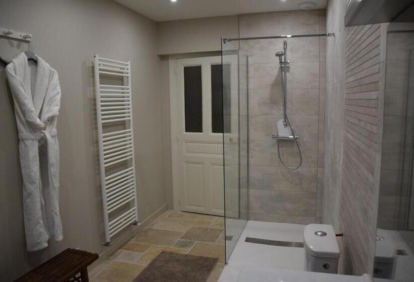 Номер Стандарт, Au Relais Saint Maurice