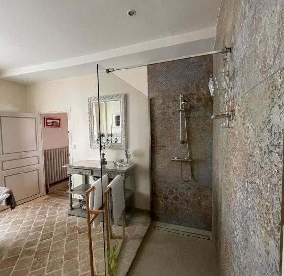 Номер Стандарт, Au Relais Saint Maurice