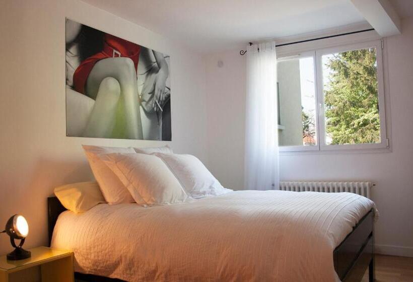 Номер Стандарт, Une Chambre à Neuilly Guest House