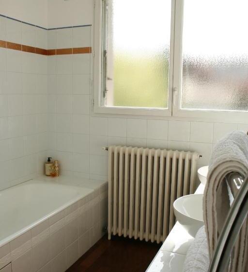 Quarto Estandar Cama King, Une Chambre à Neuilly Guest House
