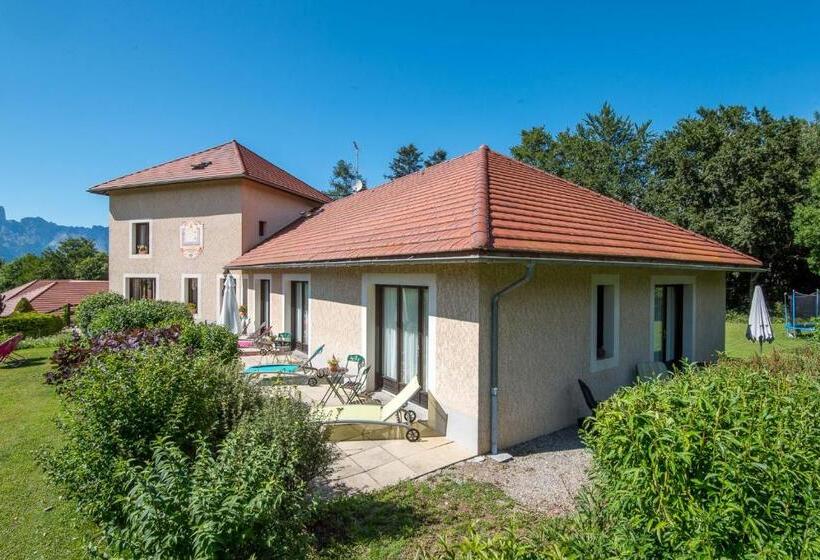 Семейный Номер, La Combe Fleurie Appartements & Chambres