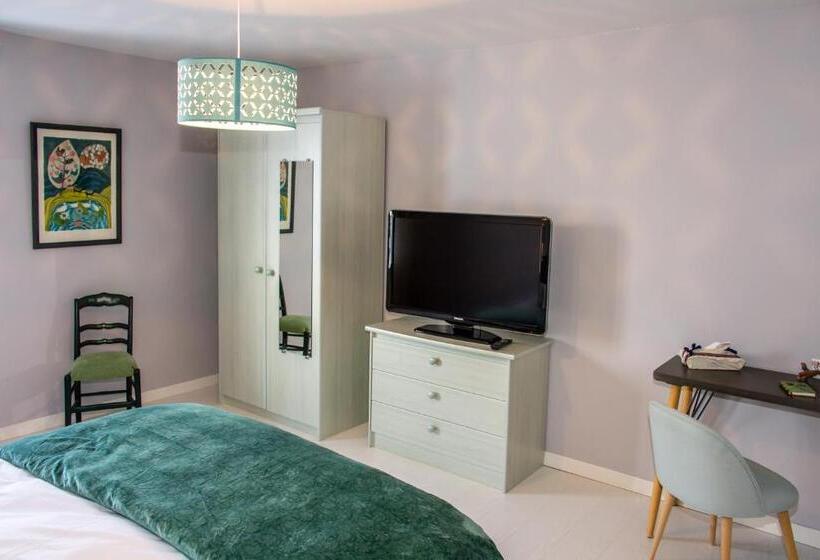 Номер Стандарт Вид на Сад, La Combe Fleurie Appartements & Chambres